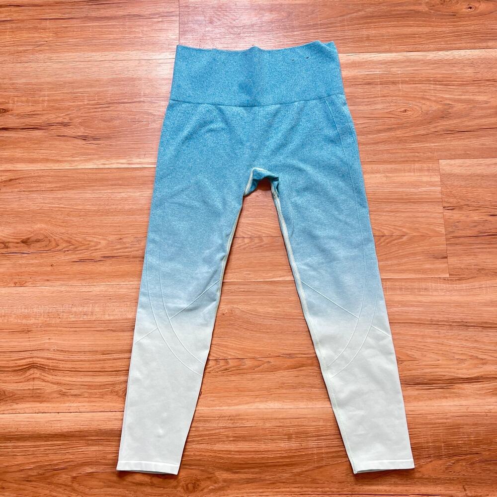 TEK GEAR Ombré Seamless 7/8 Ankle Leggings | Blue to White Gradient Size M